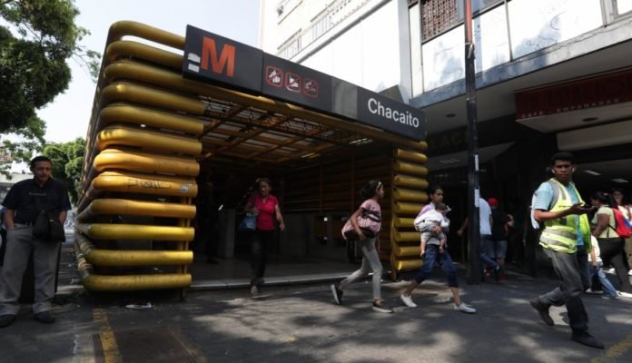 Apagón en Venezuela: Nuevo corte de electricidad deja sin luz a Caracas y el resto del país. El metro de Caracas no funciona. (EFE).