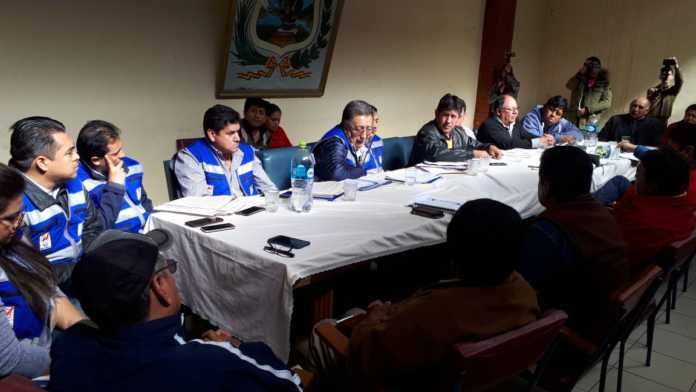 El presidente de la Administradora Boliviana de Carreteras se reúne con ejecutivos del transporte tarijeño,