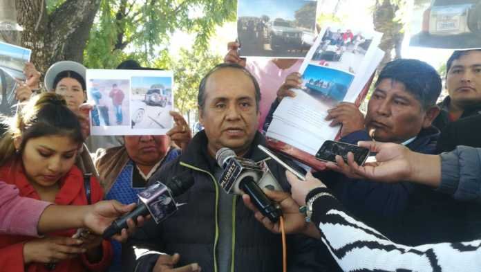 Los vecinos de la zona Monte Sud salieron a manifestar su molesta en la plaza Luis de Fuentes y Vargas.