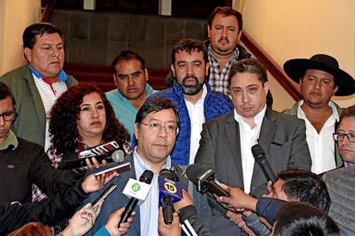 El ministro de Economía, Luis Arce Catacora instó al gobernador de Tarija a lograr acuerdos con los gobiernos regionales.