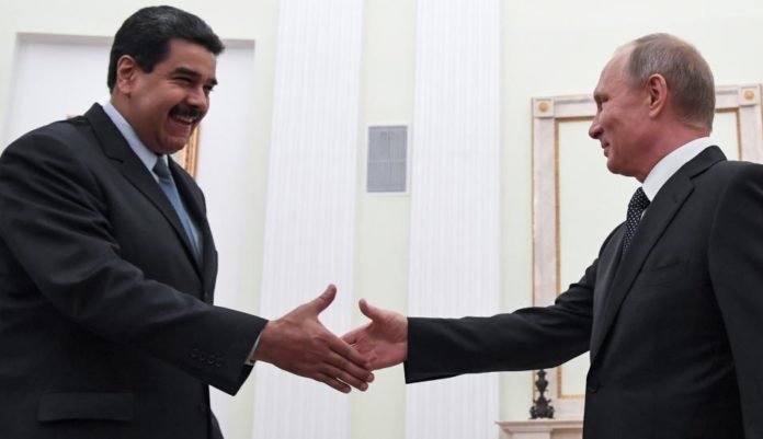 Rusia y Venezuela tienen una larga historia de lazos y el predecesor de Maduro, Hugo Chávez, fue siempre bienvenido en el Kremlin. (Foto: AFP)
