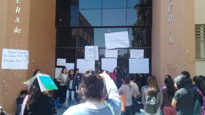 Estudiantes de la Carrera de Enfermería cerraron el ingreso a la Facultad de Ciencias de la Salud en la UAJMS.