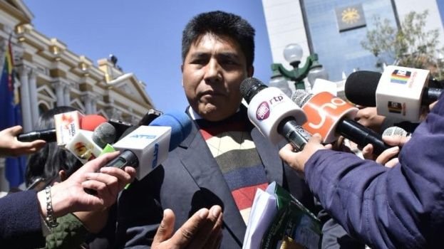 El representante de los uniformados brindó conferencia de prensa en plaza Murillo I Foto: APG Noticias.