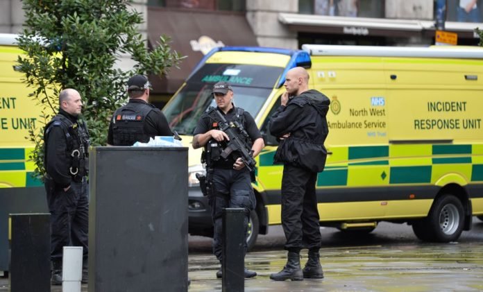 La Policía antiterrorista británica ha asumido la investigación del ataque con cuchillo cometido este viernes en el centro comercial The Arndale Centre de Manchester. (Reuters)