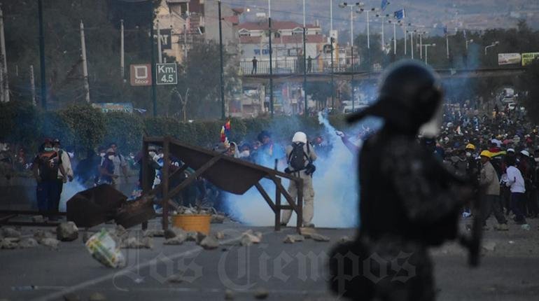 Nuevos enfrentamientos entre cocaleros y policías en Cochabamba - elperiodico-digital.com