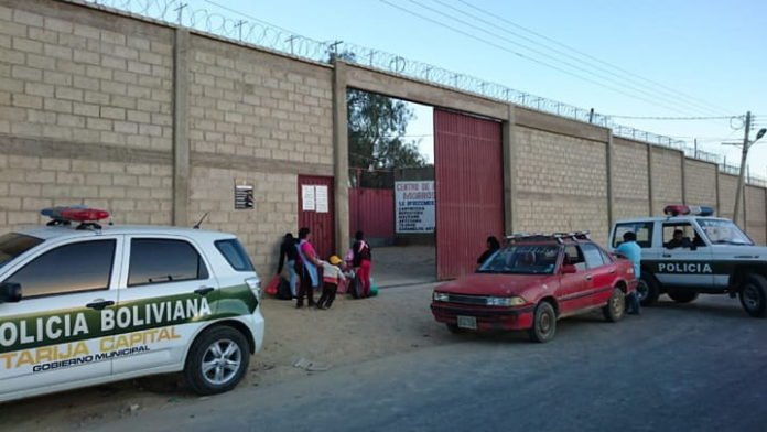 Frontis del penal de Morros Blancos de Tarija.