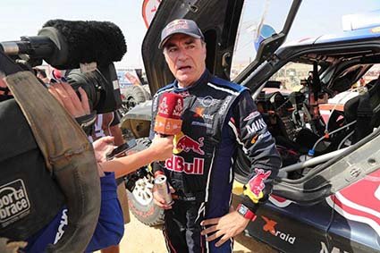 Carlos Sainz halagado porque Al Attiyah lo considere su gran rival