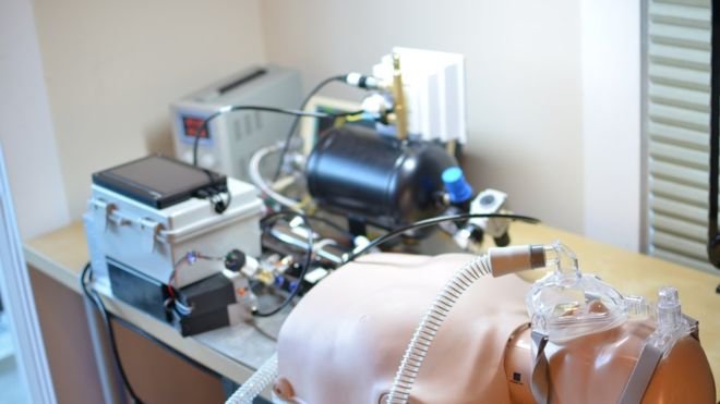 Así es el prototipo del respirador hecho con Raspberry Pi, una computadora de placa reducida de bajo costo.