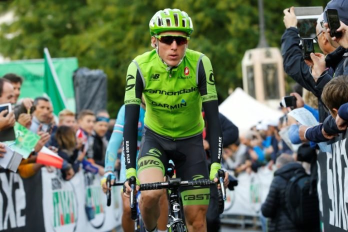 El ciclista británico Dan Martin toma la salida en la Vuelta a Lombardía el 4 de octubre de 2015 en Bérgamo, Italia