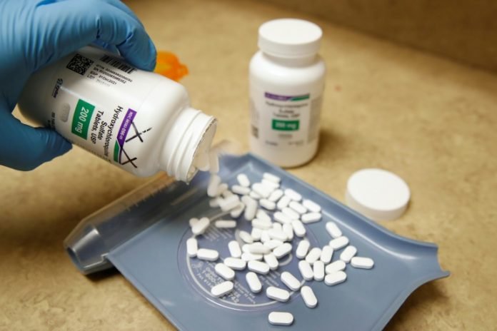 La cloroquina y su derivado hidroxicloroquina no resultaron eficaces en los enfermos hospitalizados del estudio realizado con cerca de 15.000 pacientes de covid-19, y aumentan el riesgo de muerte y de arritmia cardíaca