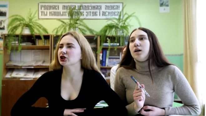 Los adultos jóvenes también pueden ser buenos estudiantes de idiomas.